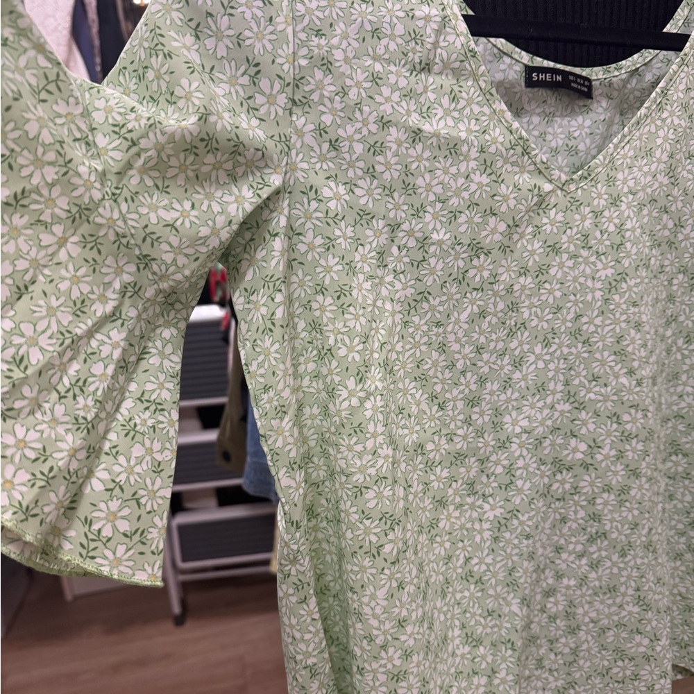 SHEIN Light Green Floral Blouse